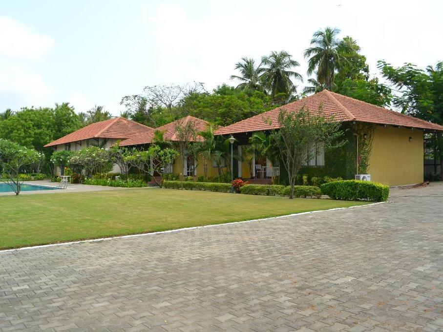 Hotel Riverside Resort And Spa Кумбаконам Экстерьер фото