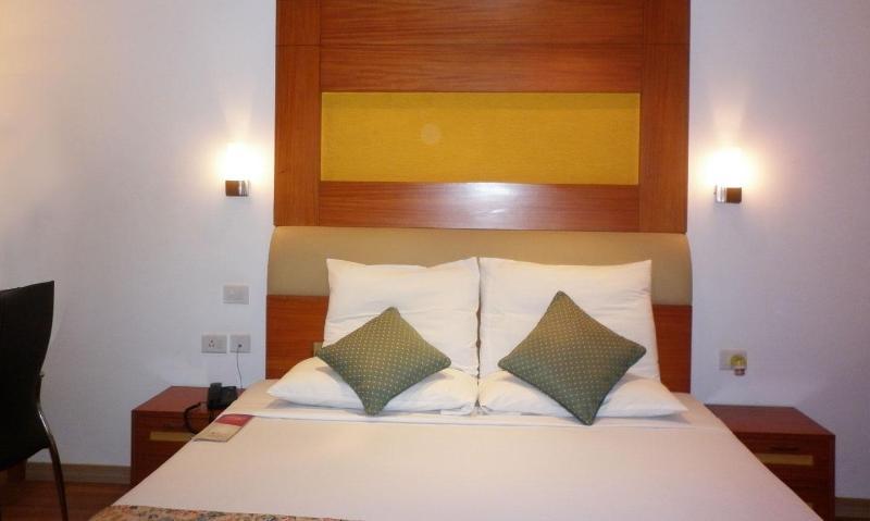 Hotel Riverside Resort And Spa Кумбаконам Экстерьер фото