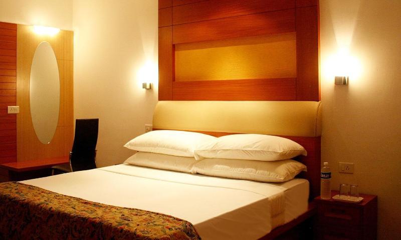 Hotel Riverside Resort And Spa Кумбаконам Экстерьер фото